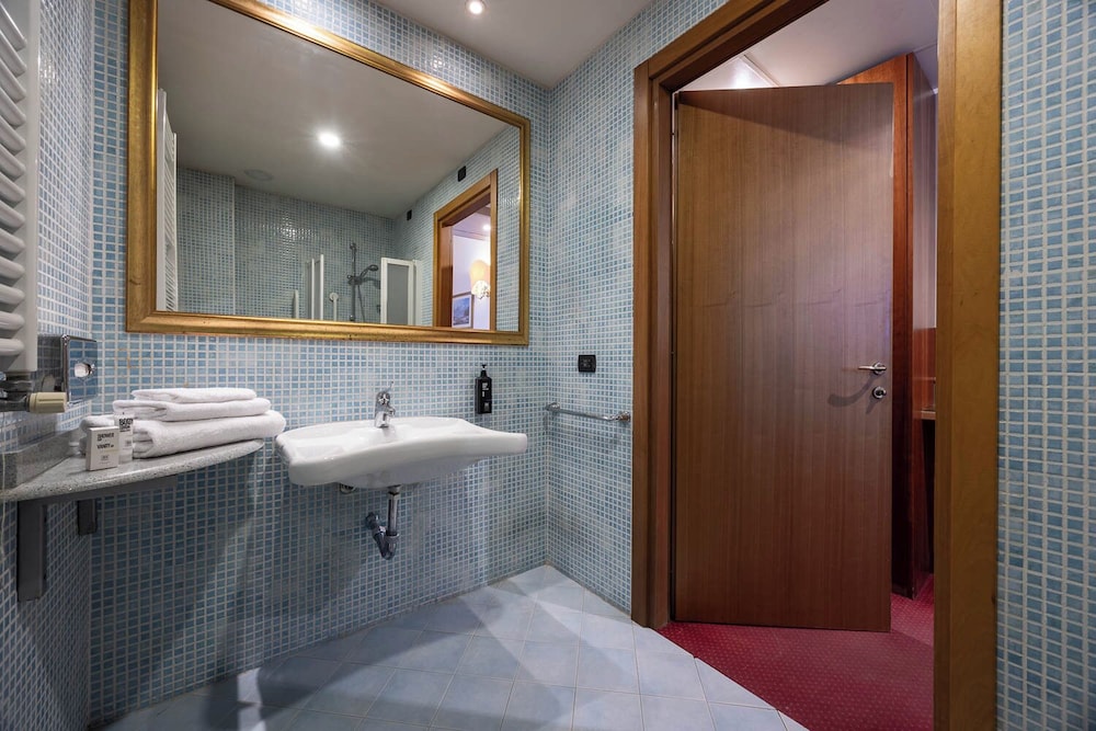 Economy Single Room, Mobility Accessible photo 2