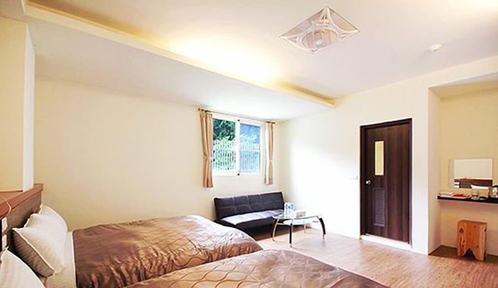 Basic Quadruple Room photo 2