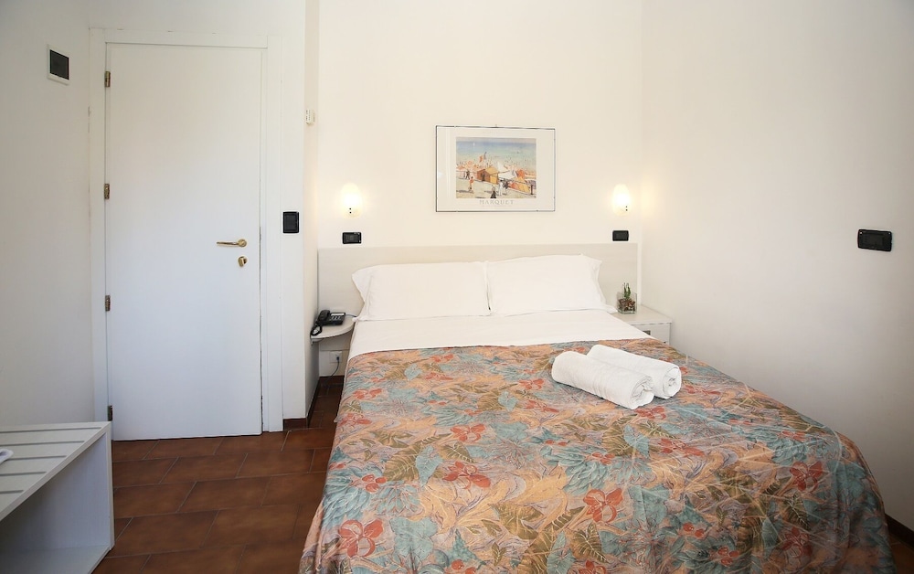 Basic Double or Twin Room photo 2