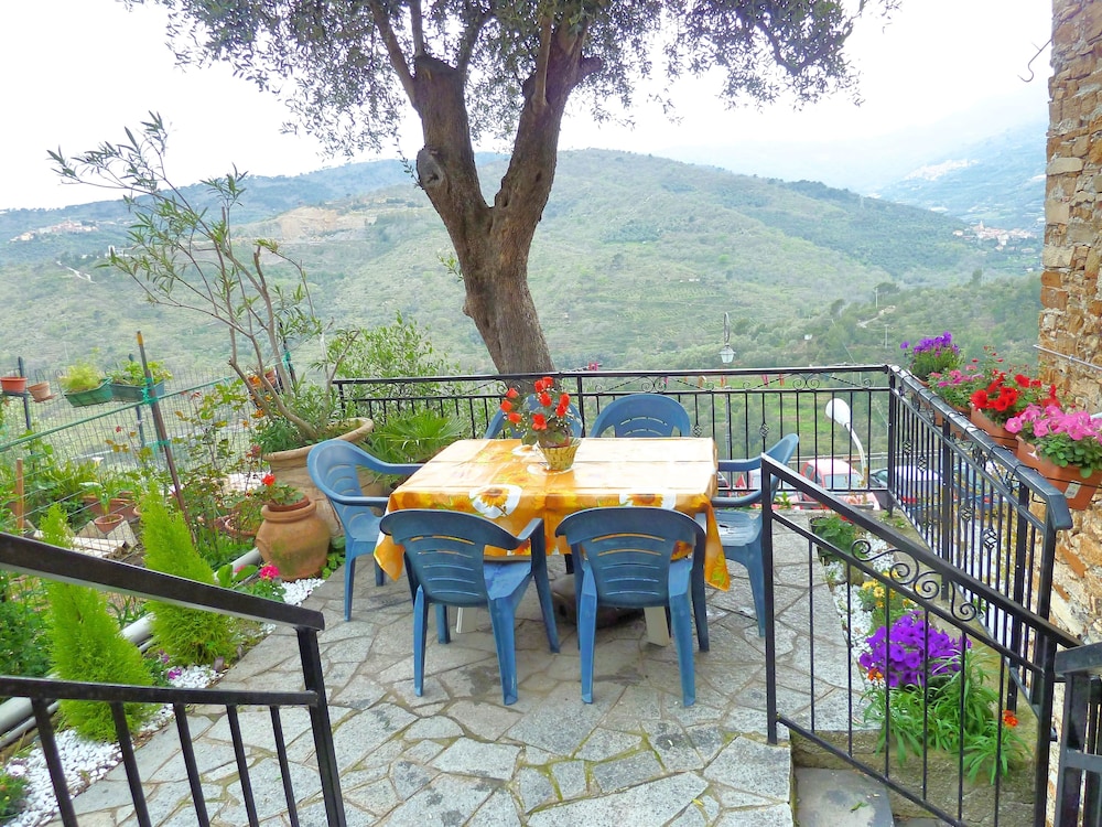 House, 2 Bedrooms, Smoking, Mountain View
