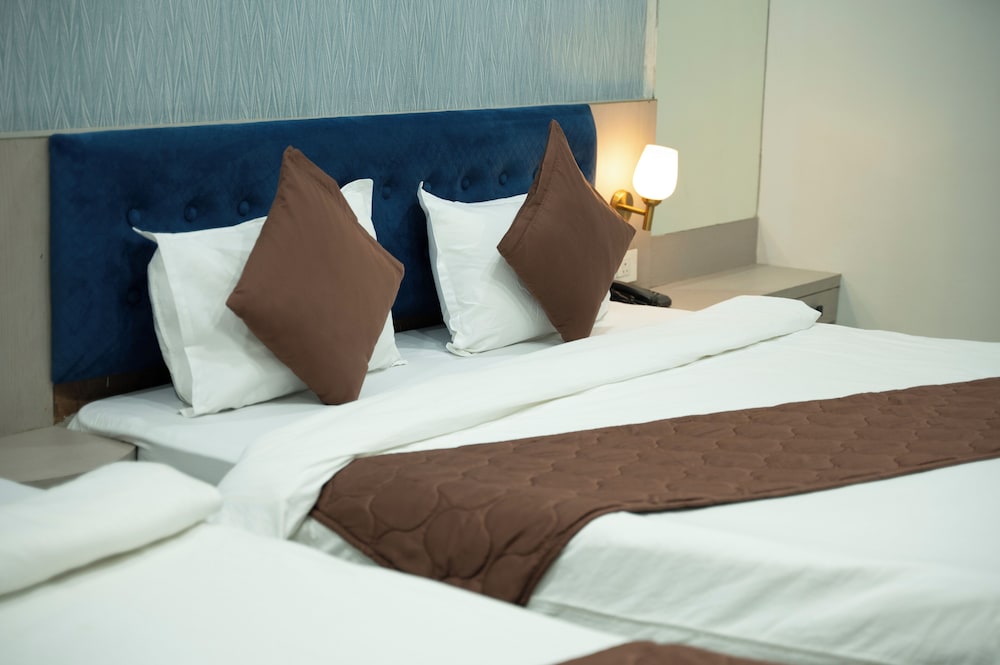 Premium Twin Room - Photo 4