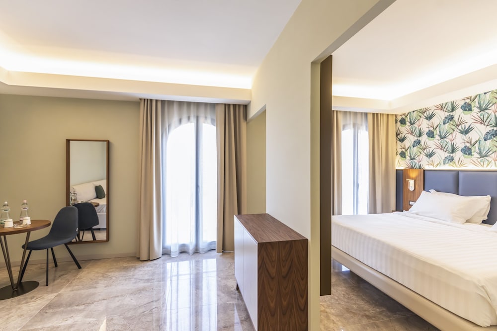 Basic Suite, 1 King Bed with Sofa bed, Balcony, Partial Sea View
