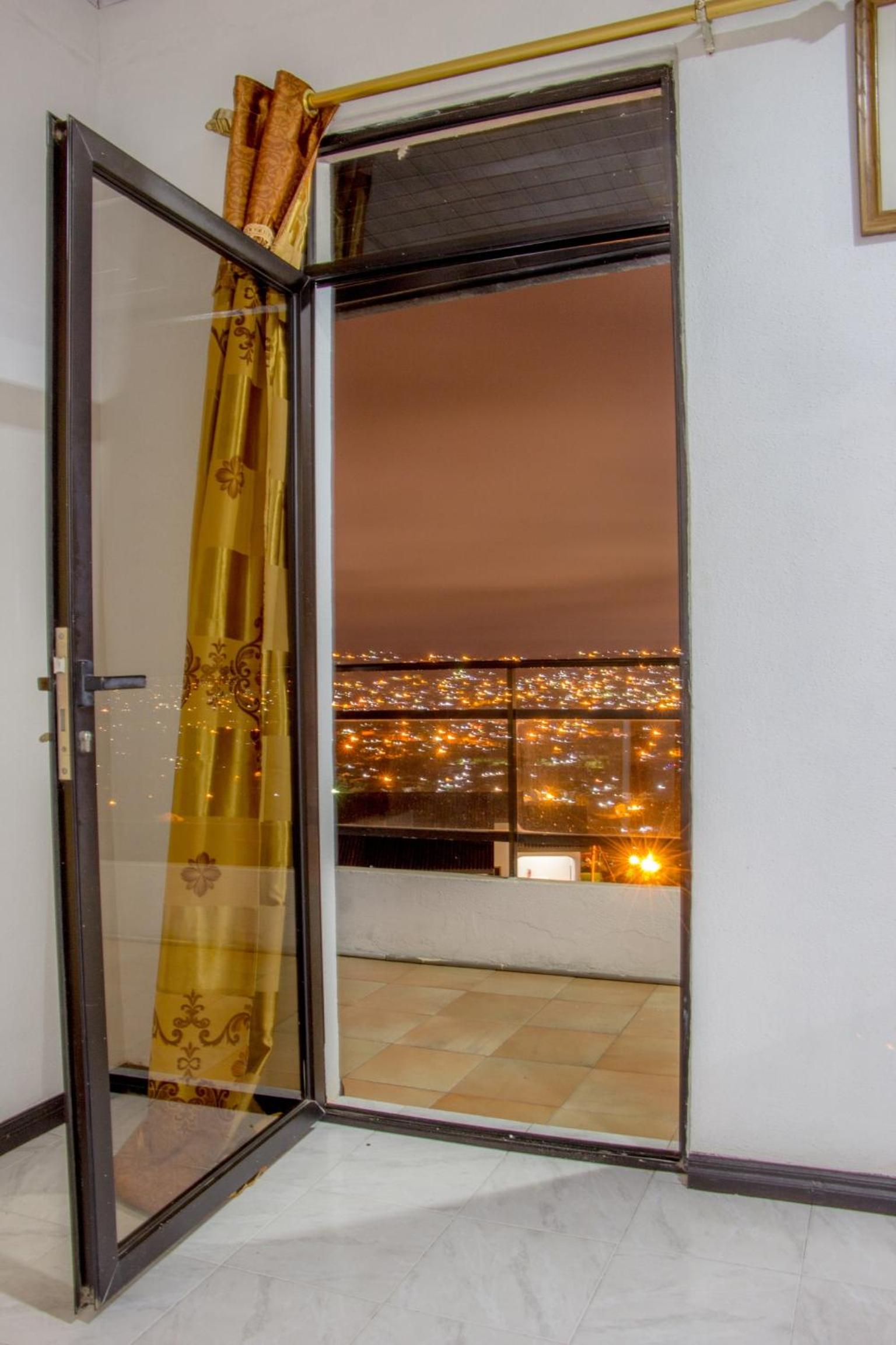 King Suite with Pool View photo 3