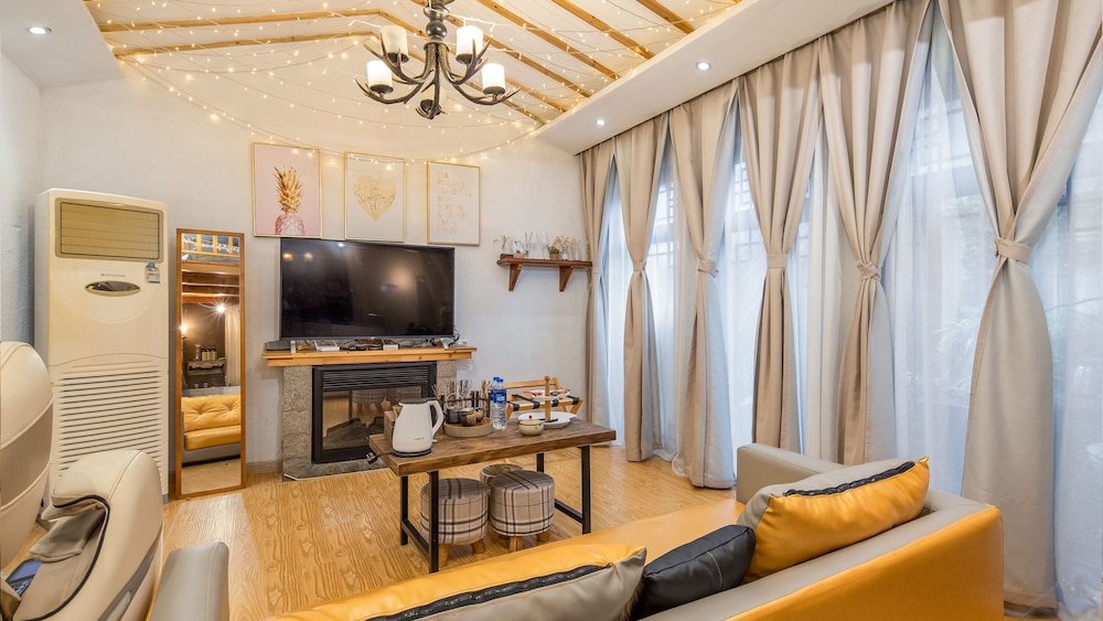 Deluxe Double Room (Mainland-Chinese Citizen Only) photo 1