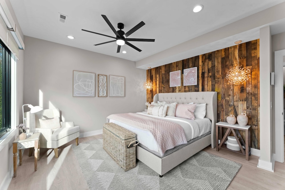House, Multiple Beds (Keenan Beach w/Beach, Heated Pool & G) photo 2