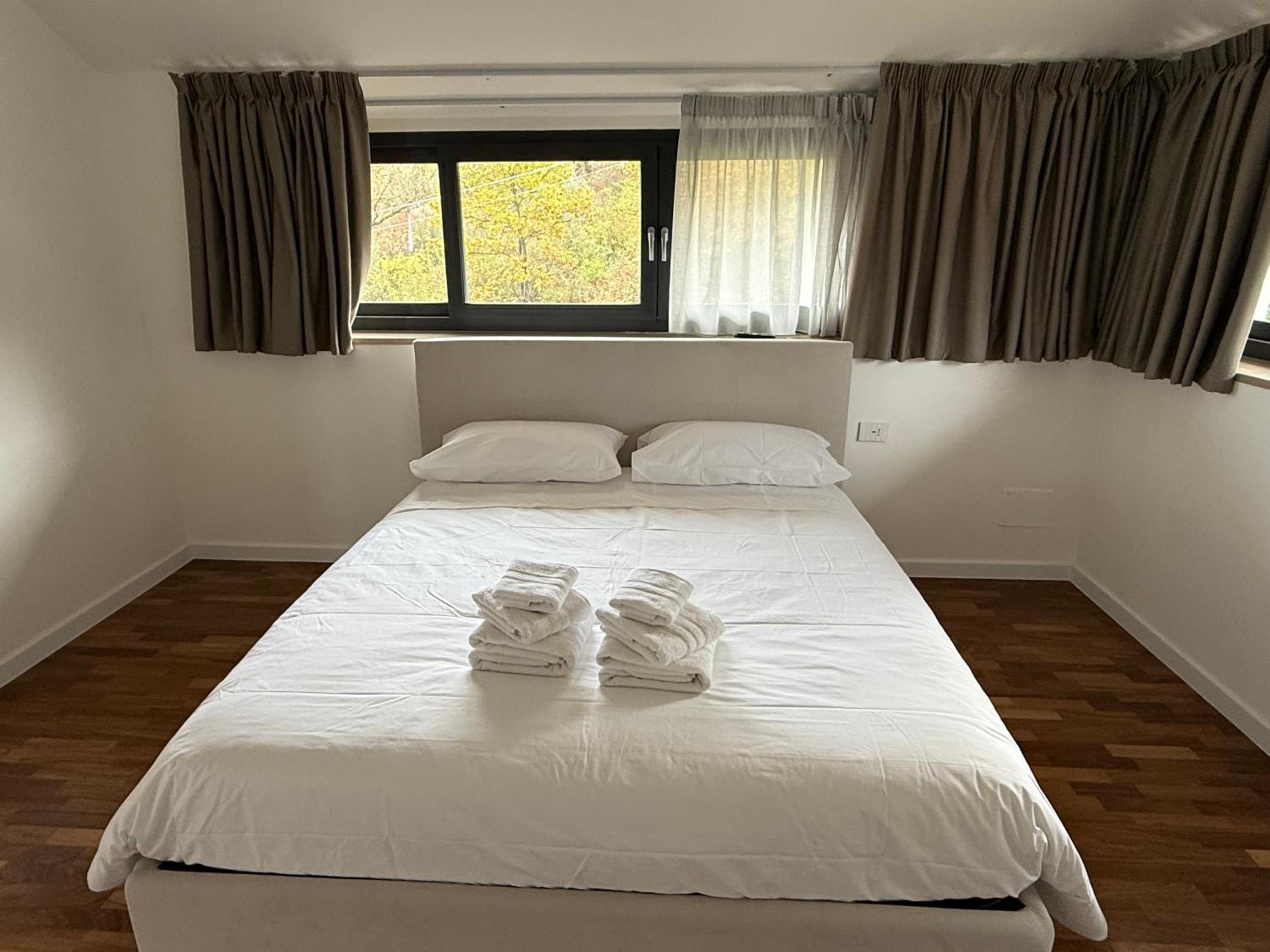 Deluxe King Room photo 2