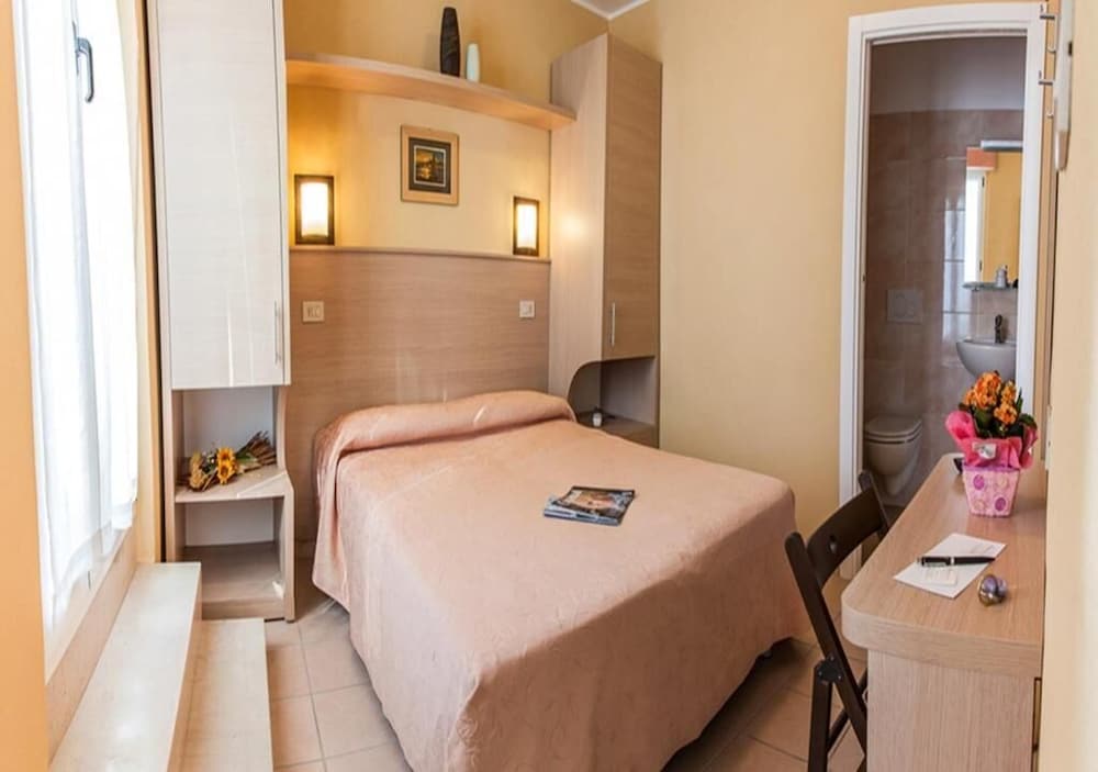 Economy Double or Twin Room, Balcony photo 1