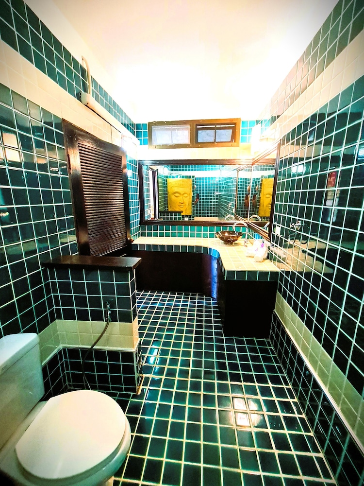 Deluxe Studio Suite - Photo 8