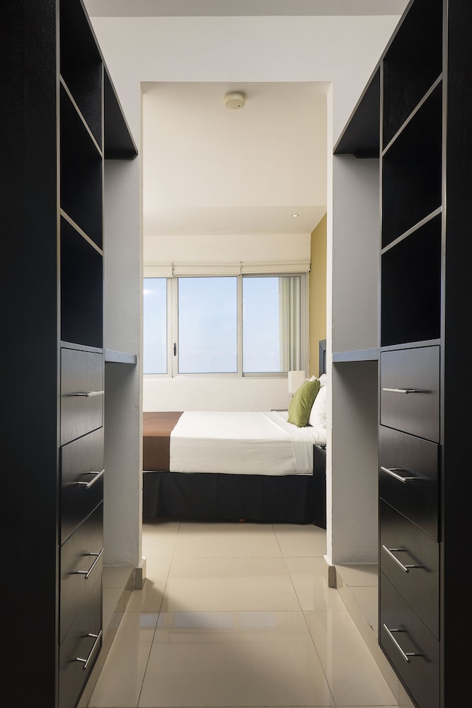 Family Suite, 3 Bedrooms, Kitchen, Ocean View photo 3