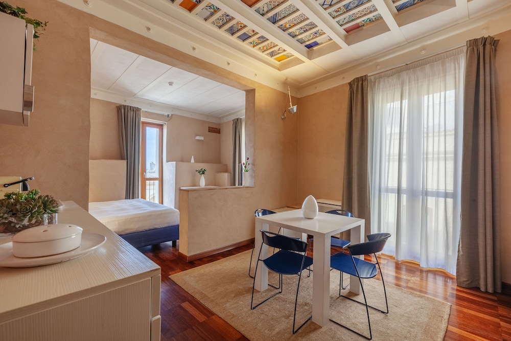 Junior Studio, 1 Bedroom, Partial Sea View