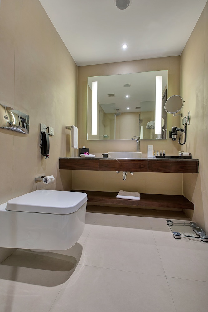 Earth Lagoon View Room with Private Balcony - Twin Bed