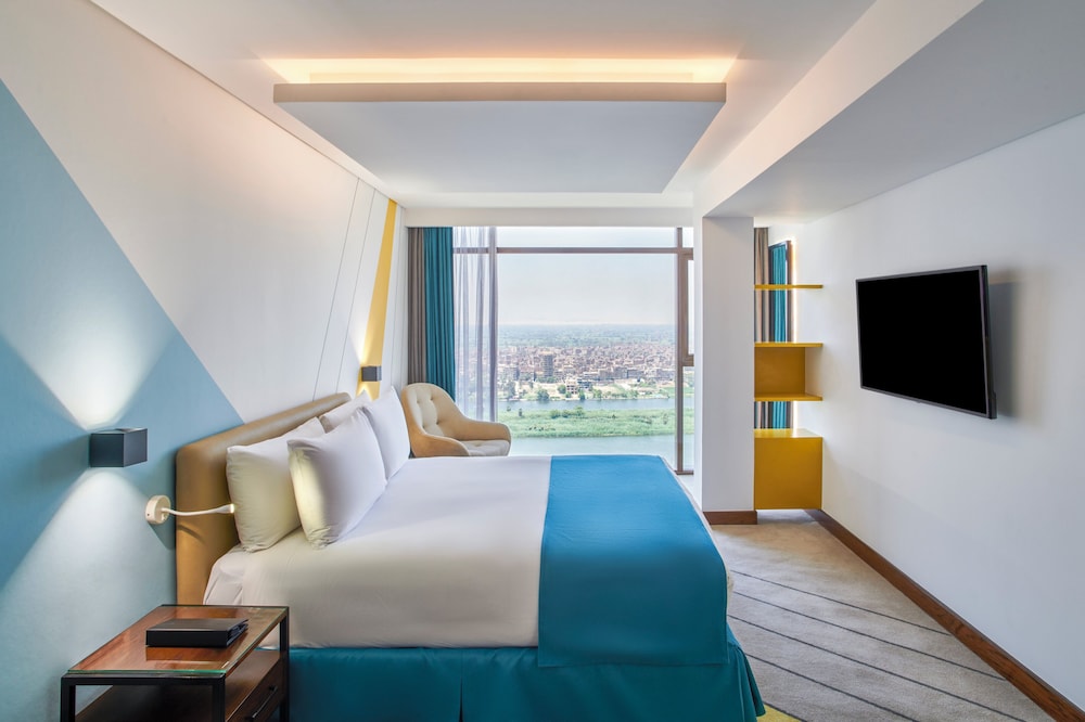 Suite, 1 Bedroom, Smoking (Nile View)