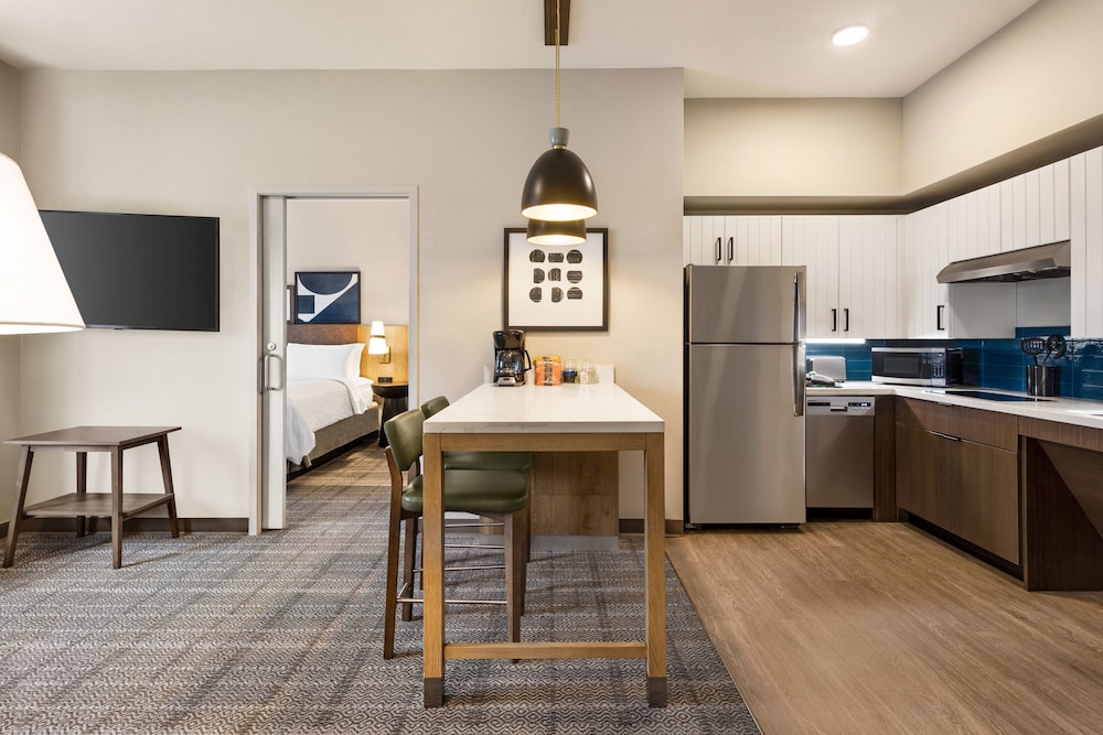 Suite, 2 Bedrooms, Mobility Accessible, Kitchen