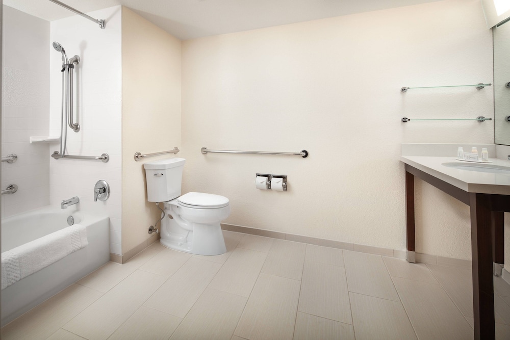 Room, 2 Queen Beds (Mobility Accessible, Tub) - Photo 5