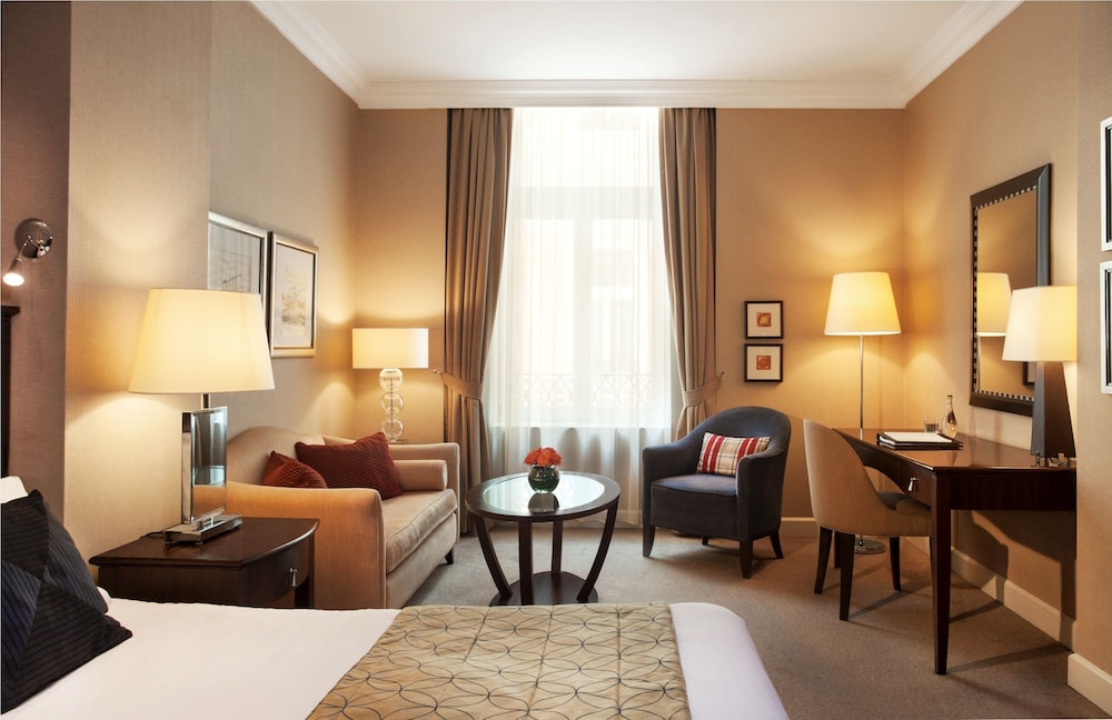 Deluxe Room (with Spa Access) thumbnail 5