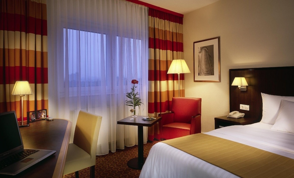 Queen Plus Room - Photo 2