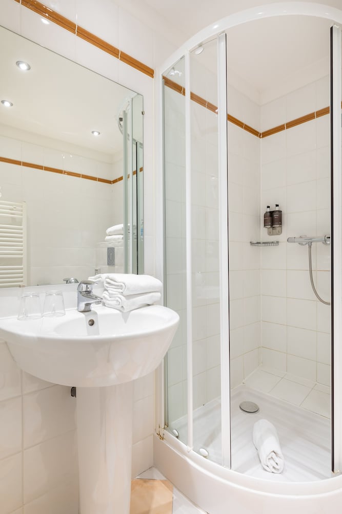 Superior Double or Twin Room (Courtyard View or City View ) - Photo 24