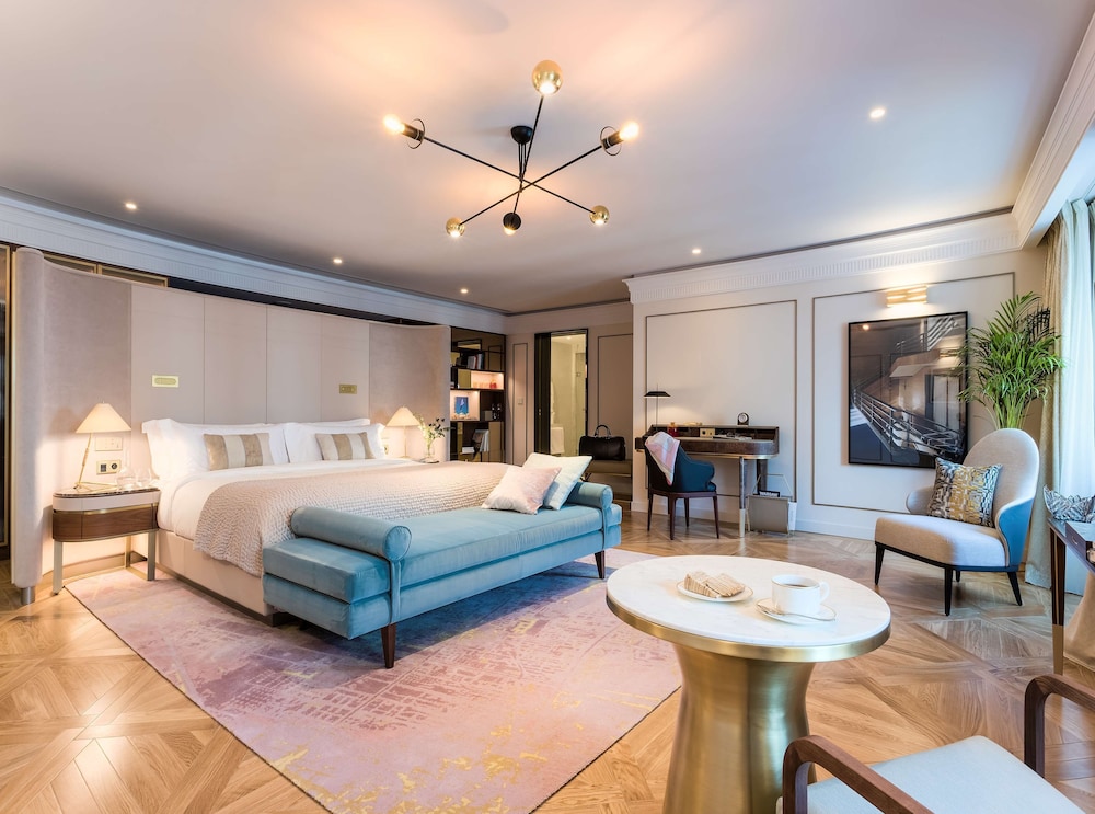 Raffles, Room, 1 King Bed