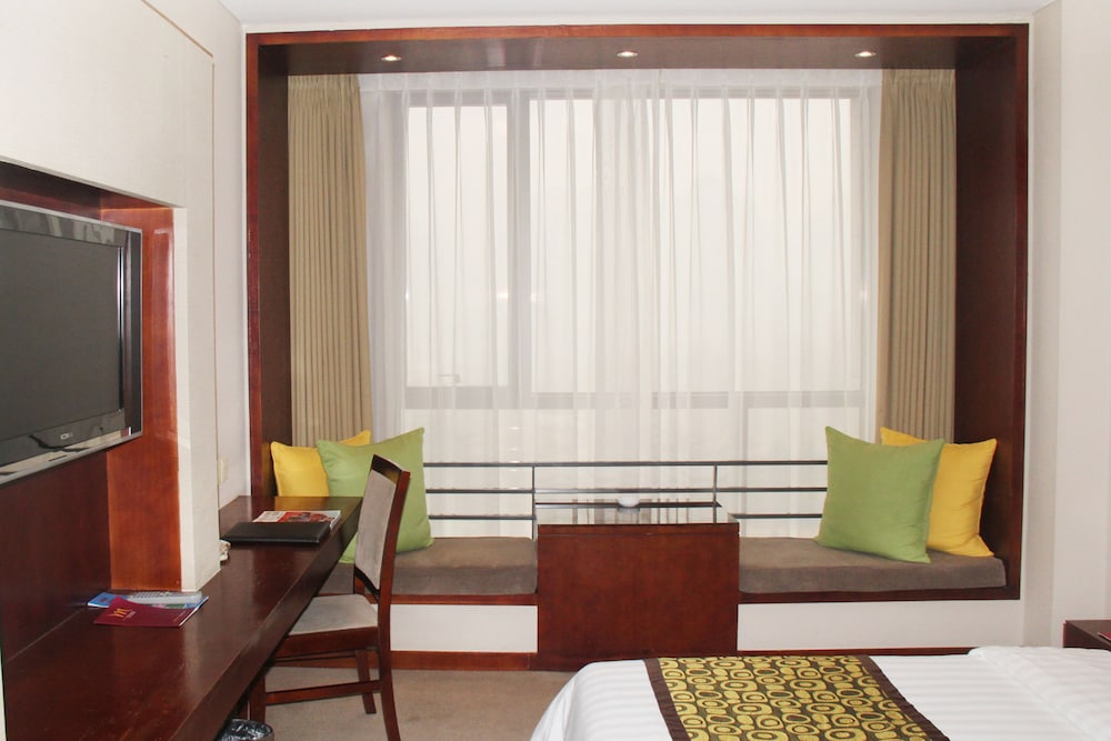 Standard Room, 1 King Bed photo 2
