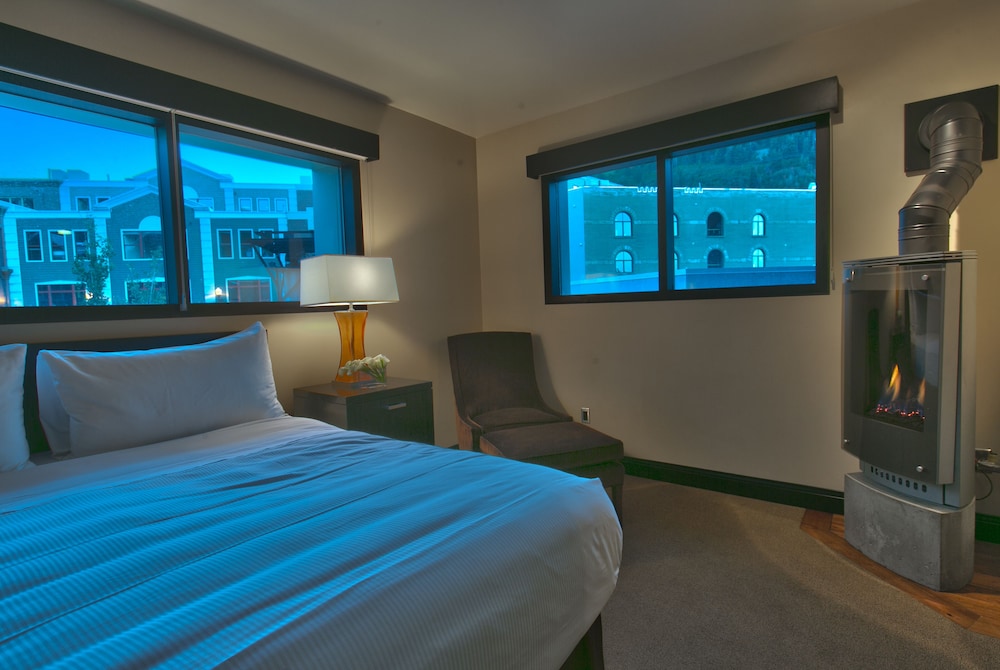 Deluxe Suite, Hot Tub photo 1