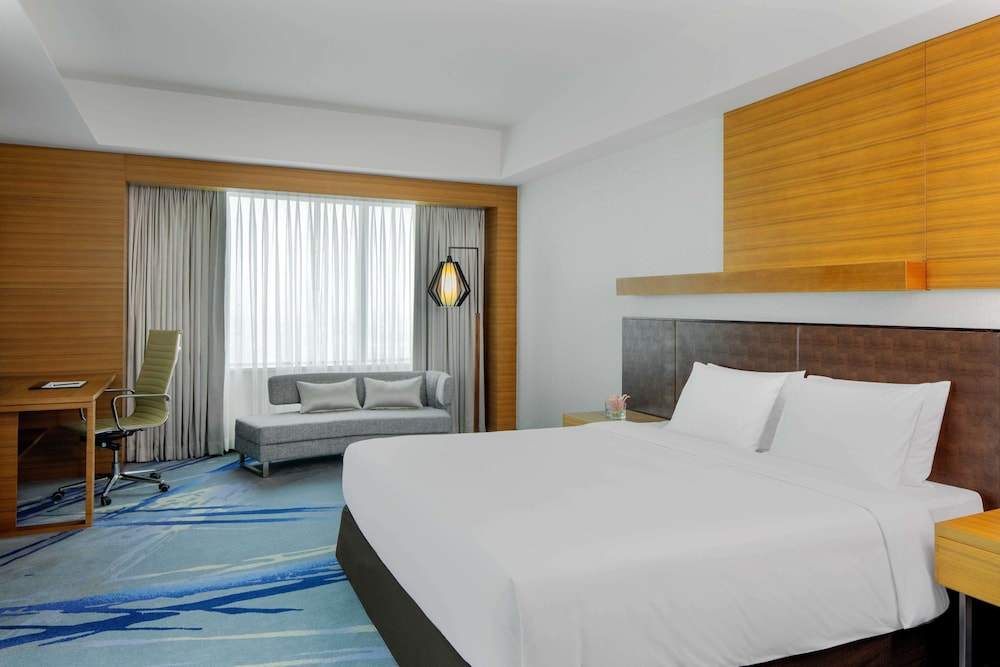 Business Room, Club Lounge Access