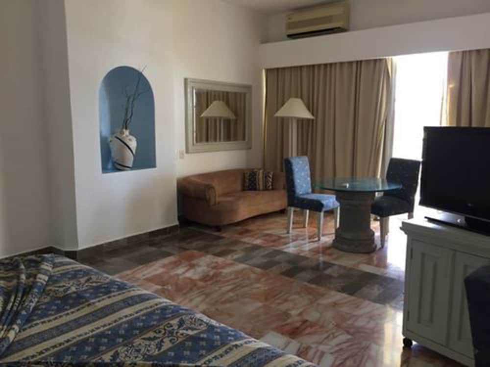 King Room with Garden View and Balcony - Photo 1
