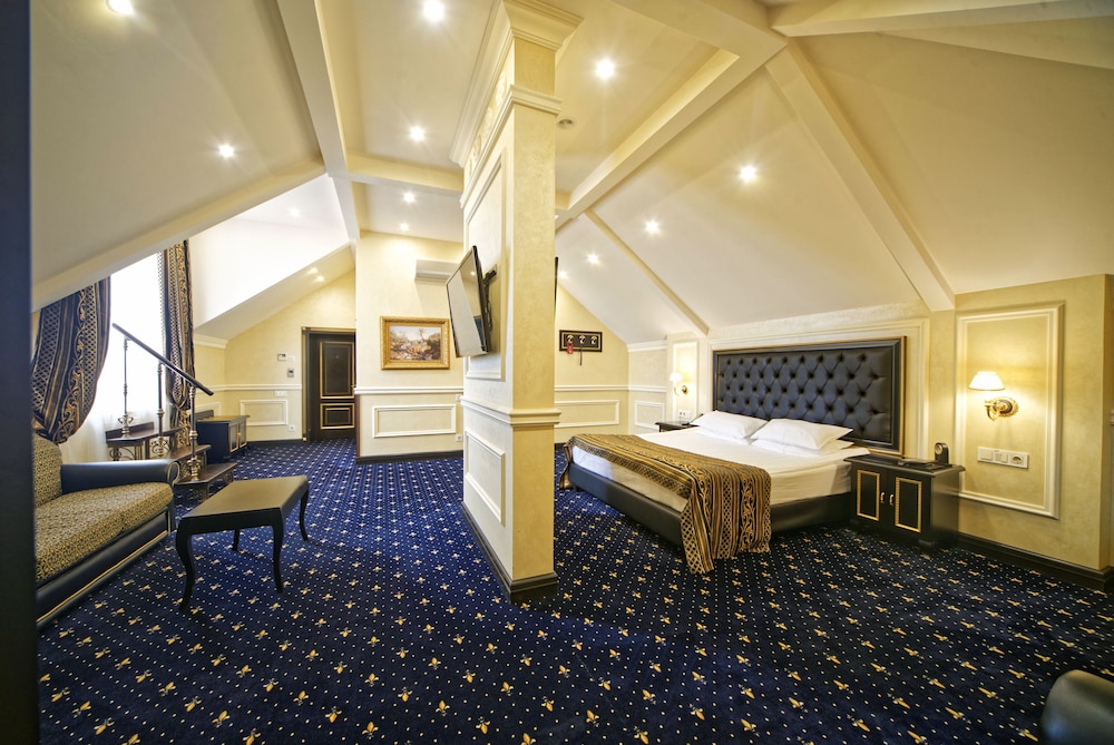 Suite (Attic) photo 2