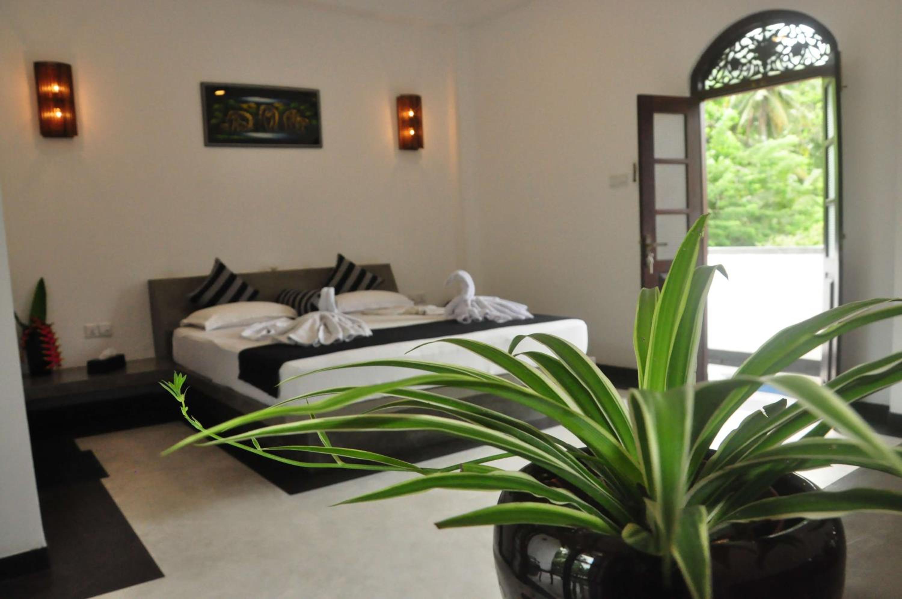 Deluxe Double Room with Balcony photo 3