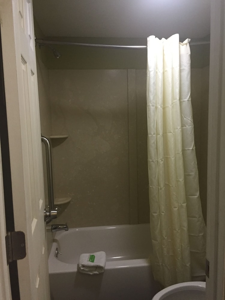 Standard Room, 1 King Bed, Non Smoking - Photo 10