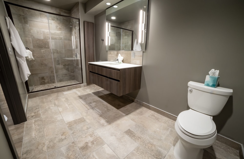 Montvale Signature Suite - Photo 10