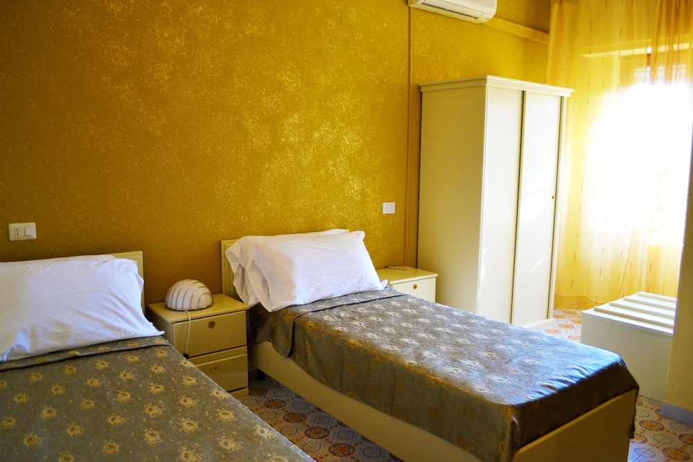 Twin Room, Garden View photo 2