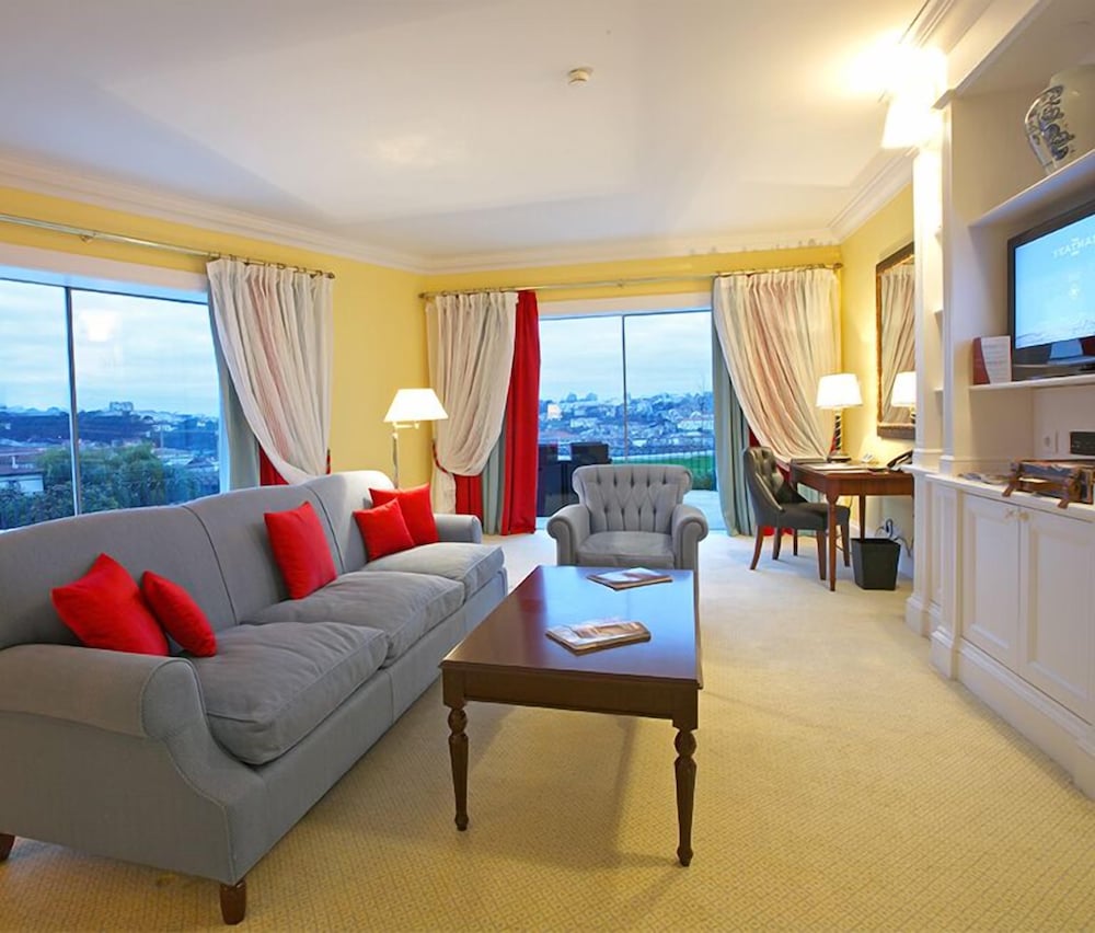 Master Suite Panoramic River and City View - Floor 6 and 7 of main building photo 3