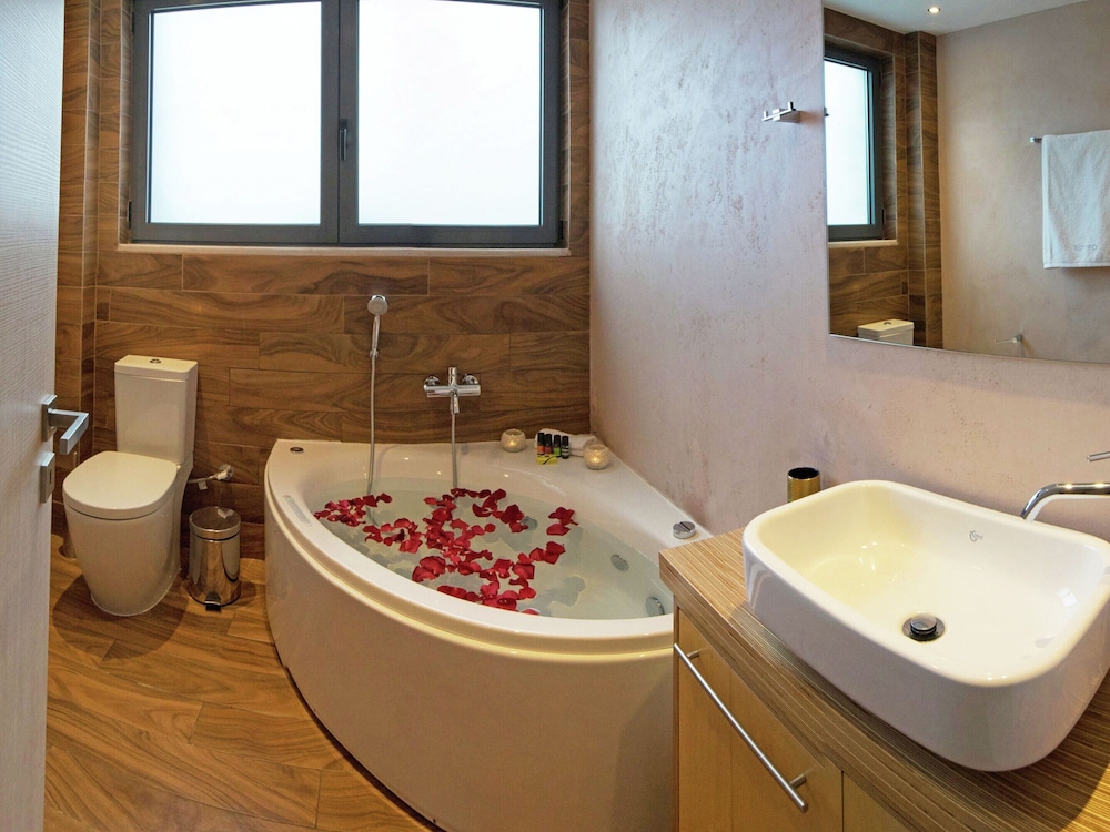 Villa photo 2