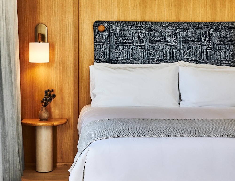 Superior Room, 1 King Bed, Accessible, Bathtub (Mobility )