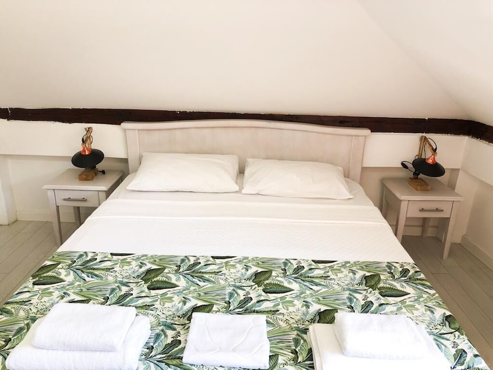 Economy Room