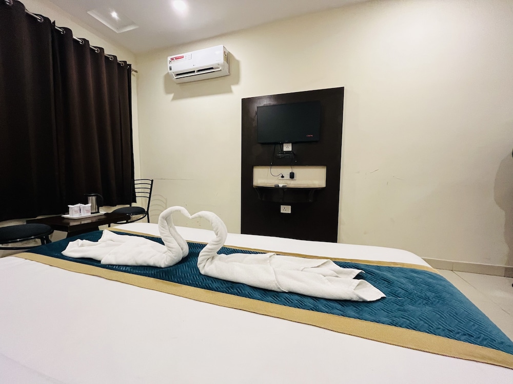 Deluxe Room - Photo 2