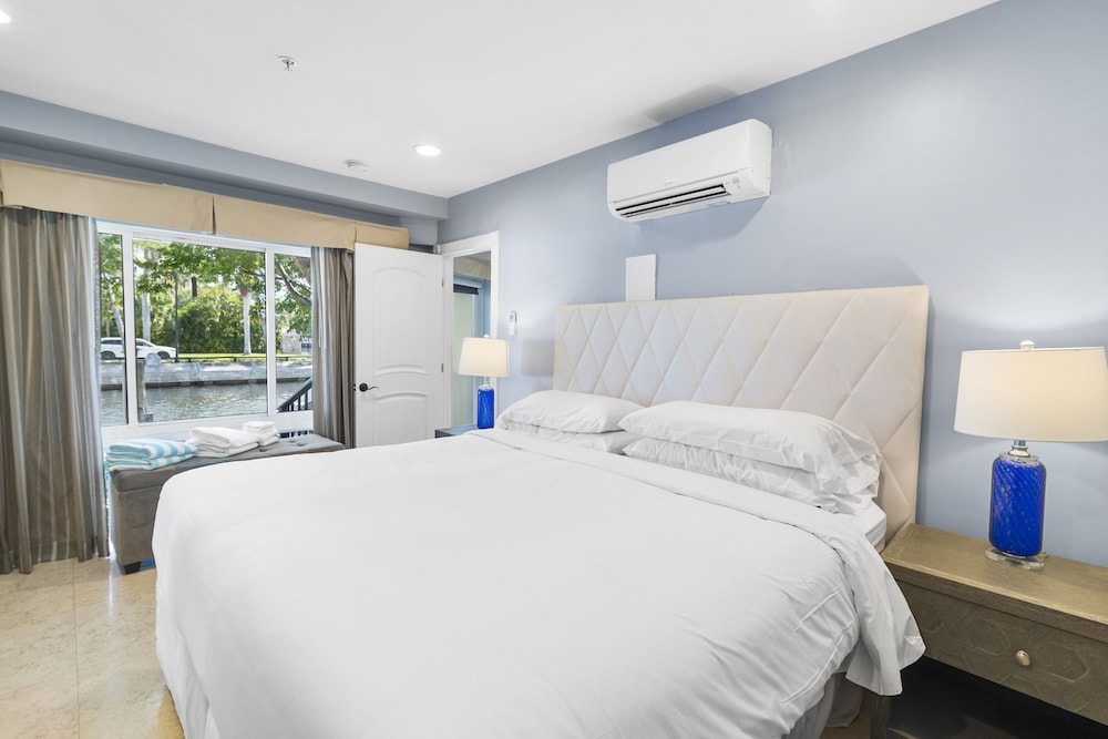 Deluxe Suite, 1 Bedroom, Patio, Bay View