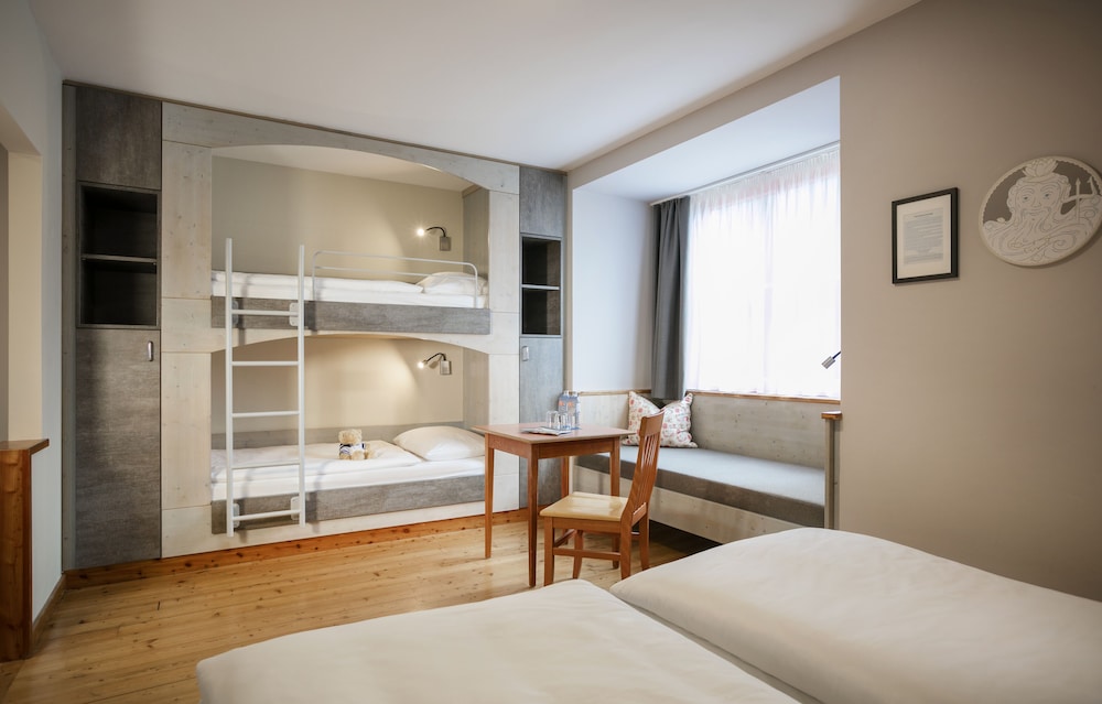 Quadruple Room - Photo 4
