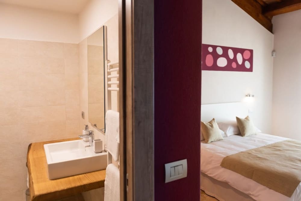 Deluxe Double or Twin Room, Mountain View (Langhe) photo 2