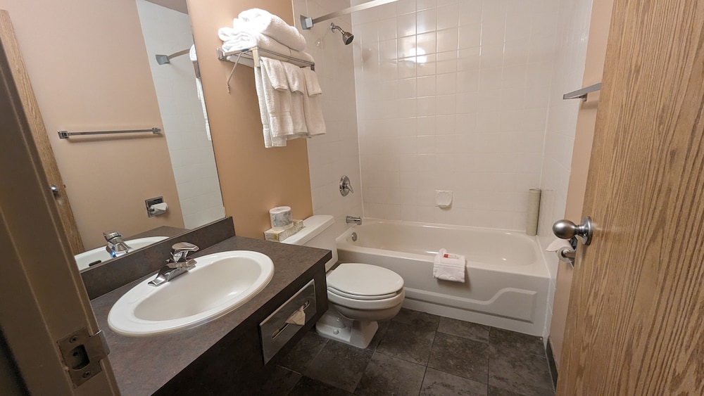 Room, 2 Queen Beds, Non Smoking - Photo 8