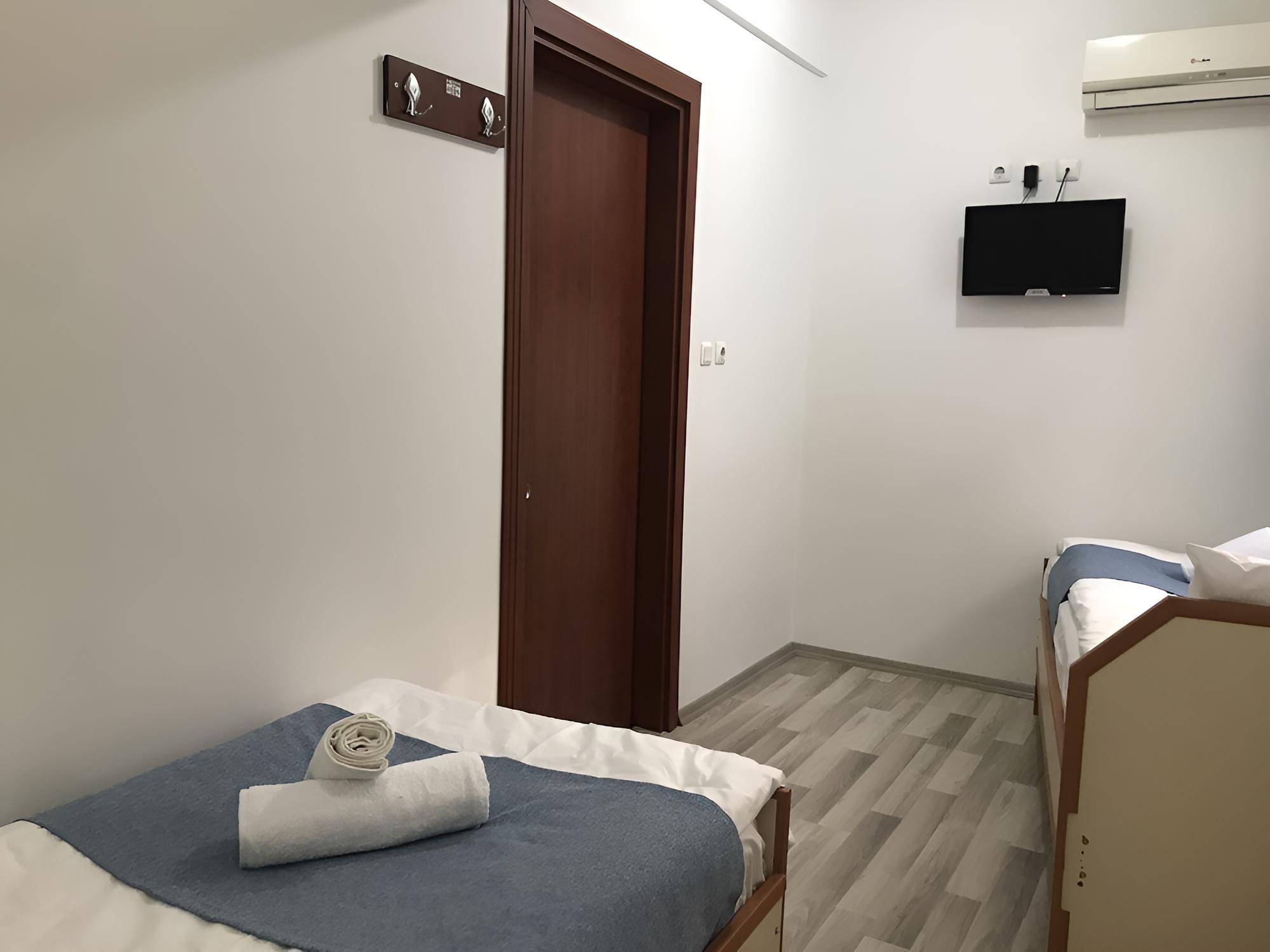 Standard Twin Room photo 2