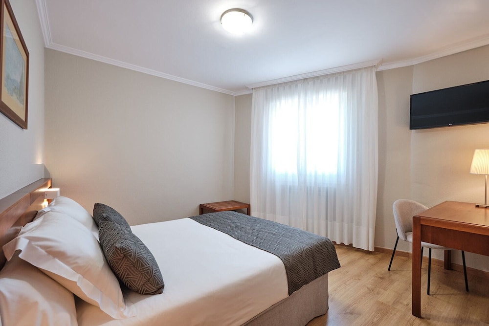 Standard Double or Twin Room, Private Bathroom photo 3