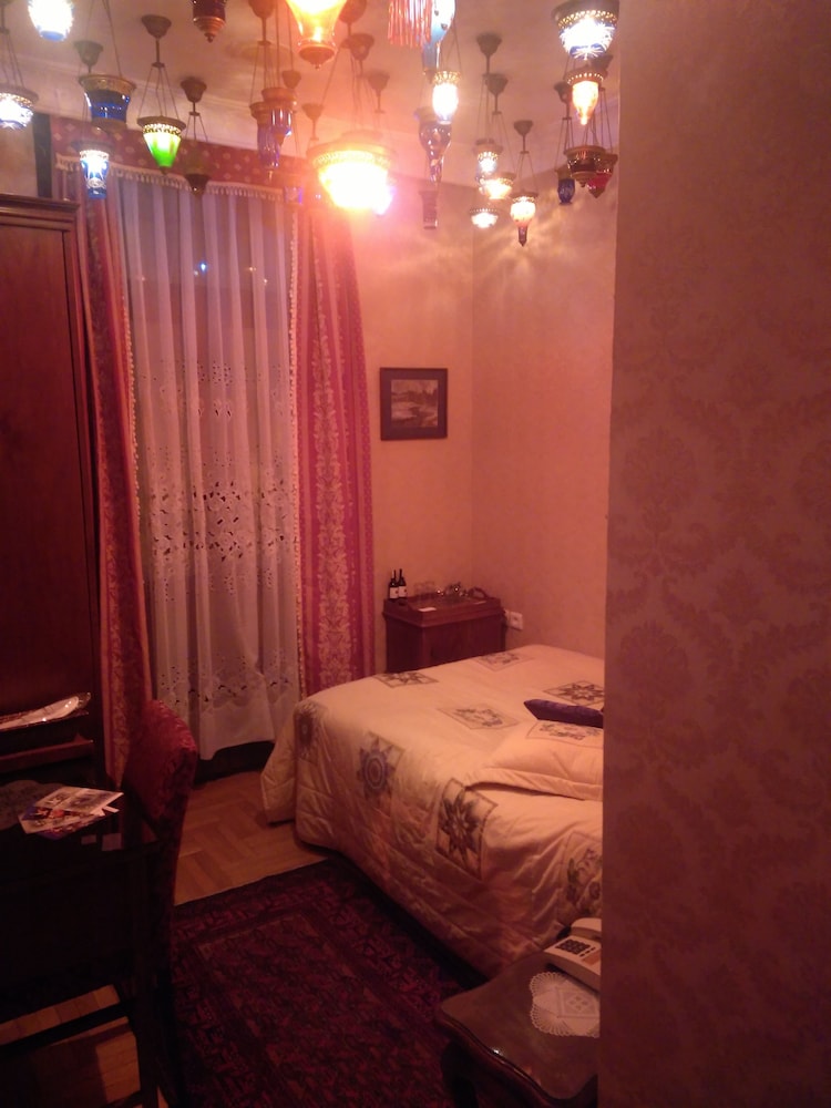 Single Room photo 3