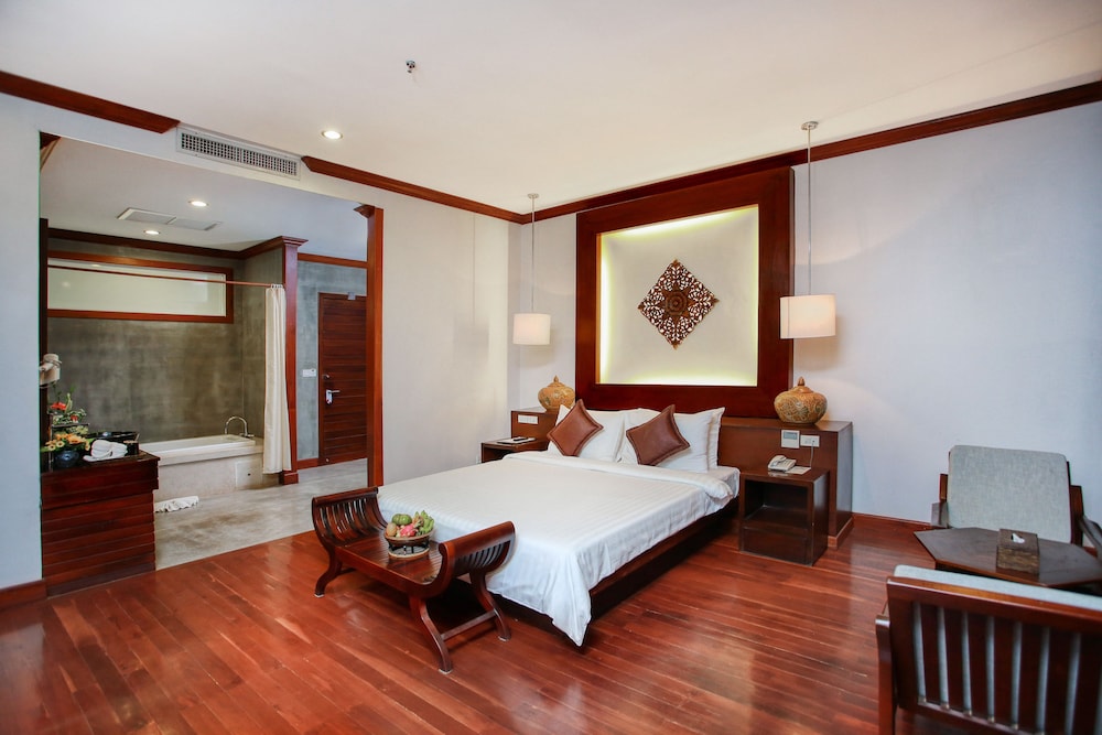 King Suite With Balcony, Garden and Pool View