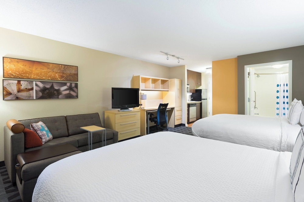 Studio, 2 Queen Beds (Hearing Accessible) photo 2