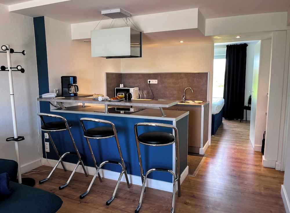 Standard Apartment, Multiple Beds, Non Smoking, Kitchen - Photo 4