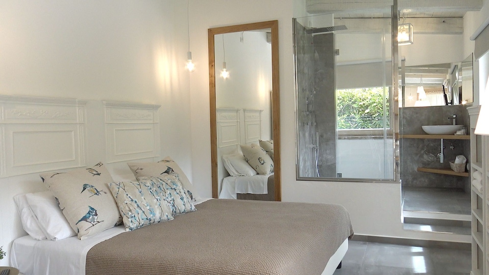 Superior Apartment, Courtyard View, Annex Building (Perlasio)