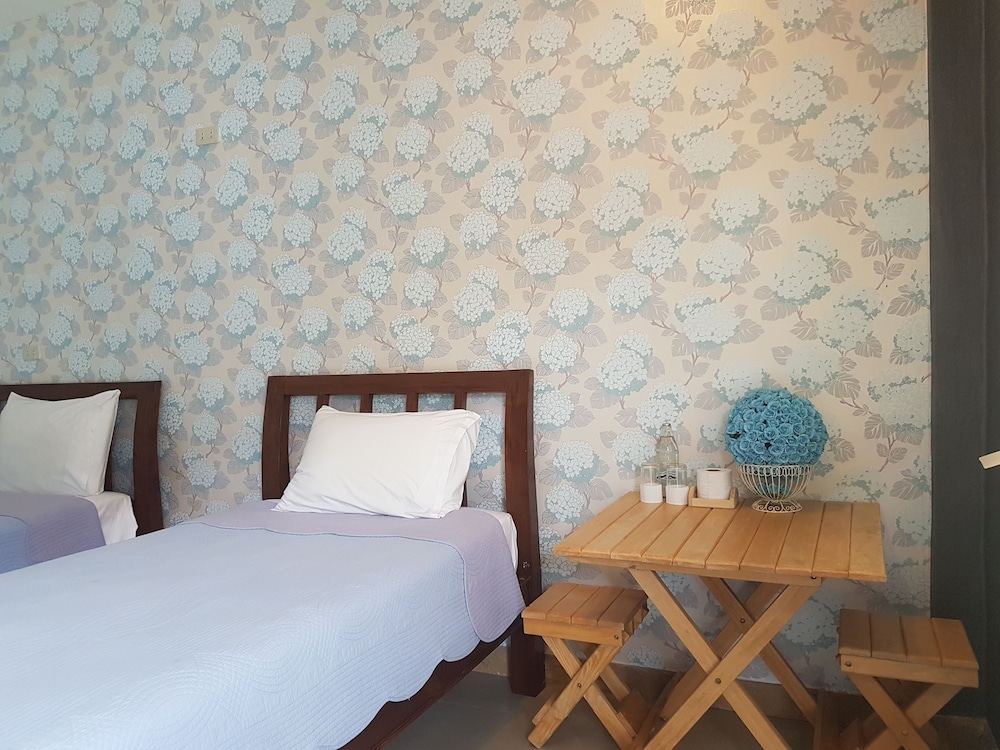 Standard Room, 1 King Bed photo 2