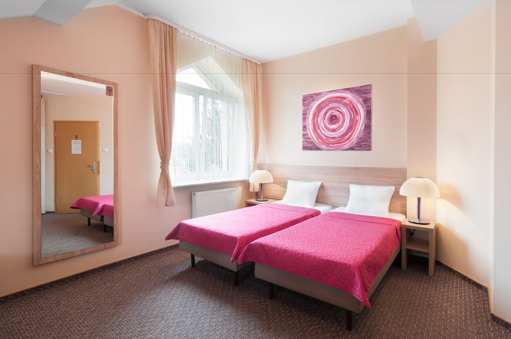 Standard Double or Twin Room - Photo 2