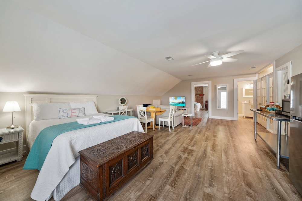Suite, Multiple Beds